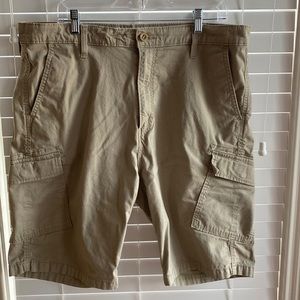 Men’s Size 38 Levi Strauss Cargo Shorts